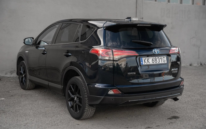 Toyota RAV4 cena 101000 przebieg: 104000, rok produkcji 2018 z Wąchock małe 211